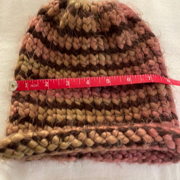 Hand-knitted hat - Picture 6 of 7